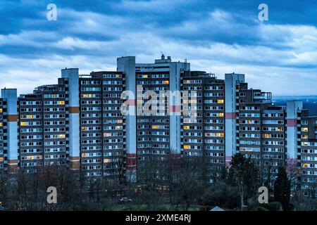 Alti edifici nel parco residenziale di Bensberg, Bergisch-Gladbach, un complesso residenziale a 18 piani con oltre 900 appartamenti distribuiti su 7 edifici Foto Stock