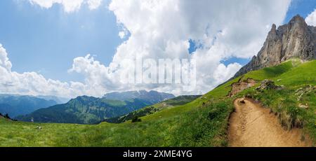 Percorso alta via Federico Augusto - Val di Fassa - Italia Foto Stock