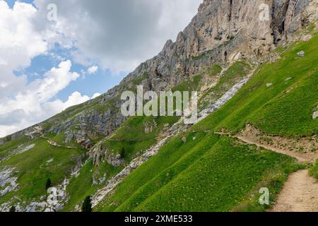 Percorso alta via Federico Augusto - Val di Fassa - Italia Foto Stock