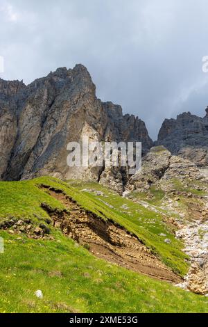 Percorso alta via Federico Augusto - Val di Fassa - Italia Foto Stock