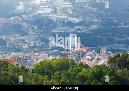 Paesaggio urbano dell'elegante città di Alcoy dalla cappella di San Cristobal di Alcoy, Spagna Foto Stock