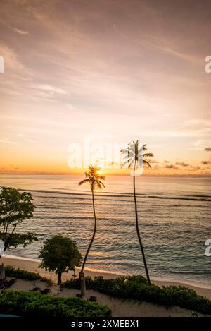 Strand Anse Forbons im Hilton DoubleTree Resort & Spa, Mahe, Republik Seychellen, Indischer Ozean Foto Stock