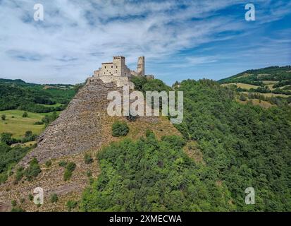 Rocca Varano, fortezza del XII secolo Rocca Varano, è costruita su una ripida roccia. Il castello è ora utilizzato come centro conferenze. Camerino, Marche Foto Stock