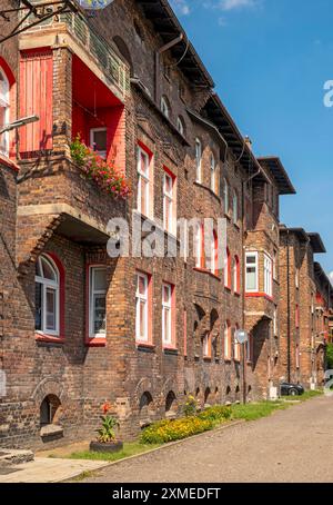 Residenze dei lavoratori di mattoni rossi, architettura del Nikiszowiec Historic Mining District, Katowice, Polonia Foto Stock