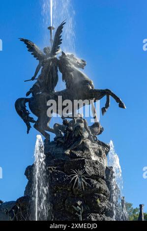 Fontana, dea alata fama a cavallo, Fontana fama, Famabrunnen, fontana, fontana, fontana, parco acquatico, parco del castello, Herrenchiemsee Foto Stock