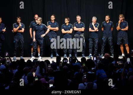 Castel di Sangro, Abbruzzo, Italia. 27 luglio 2024. Antonio Conte allenatore del Napoli e i suoi collaboratori incontrano i tifosi durante il giorno 3 del training camp pre-stagionale del Napoli SSC allo Stadio Patini di Castel di Sangro, Italia, il 27 luglio 2024 (Credit Image: © Ciro De Luca/ZUMA Press Wire) SOLO PER USO EDITORIALE! Non per USO commerciale! Foto Stock