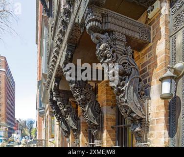 Edificio simbolo della Lockwood de Forest, 7 East 10th Street nel Greenwich Village; ora Bronfman Center for Jewish Student Life della New York University (NYU). Foto Stock