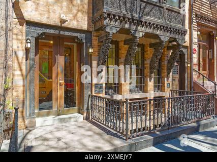 Edificio simbolo della Lockwood de Forest, 7 East 10th Street nel Greenwich Village; ora Bronfman Center for Jewish Student Life della New York University (NYU). Foto Stock