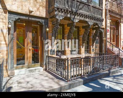 Edificio simbolo della Lockwood de Forest, 7 East 10th Street nel Greenwich Village; ora Bronfman Center for Jewish Student Life della New York University (NYU). Foto Stock