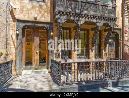 Edificio simbolo della Lockwood de Forest, 7 East 10th Street nel Greenwich Village; ora Bronfman Center for Jewish Student Life della New York University (NYU). Foto Stock