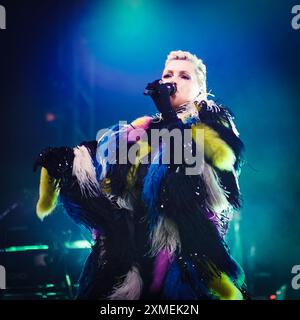 Malmesbury, Regno Unito. 27 luglio 2024. Alison Goldfrapp si esibisce sul palco del Siam durante Womad - World of Music, Arts and Dance 2024. Foto di Julie Edwards./Alamy Live News Foto Stock