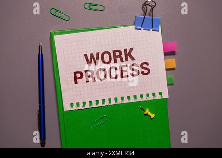 Lavoriamo insieme scheda isolata su sfondo bianco Foto Stock