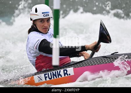 Vaires Sur Marne, Francia. 27 luglio 2024. Olimpiadi, Parigi 2024, kayak single sculls, donne, riscaldatori, il tedesco Ricarda Funk in azione. Crediti: Sebastian Kahnert/dpa/Alamy Live News Foto Stock