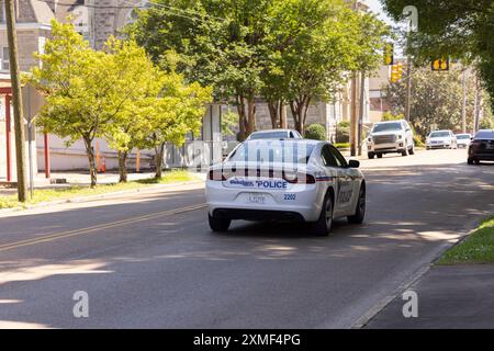 Vicksburg, Mississippi, Stati Uniti - 23 aprile 2024: Un'unità di polizia di Vicksburg pattuglia il centro storico. Foto Stock