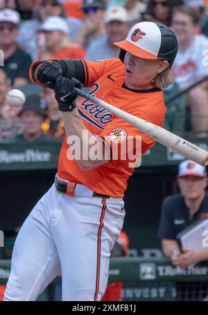 Baltimora, Stati Uniti. 27 luglio 2024. BALTIMORE, MD - LUGLIO 27: Esterno dei Baltimore Orioles Heston Kjerstad (13) in battuta durante una partita della MLB tra Baltimore Orioles e San Diego Padres, il 27 luglio 2024, all'Orioles Park a Camden Yards, a Baltimora, Maryland. (Foto di Tony Quinn/SipaUSA) credito: SIPA USA/Alamy Live News Foto Stock