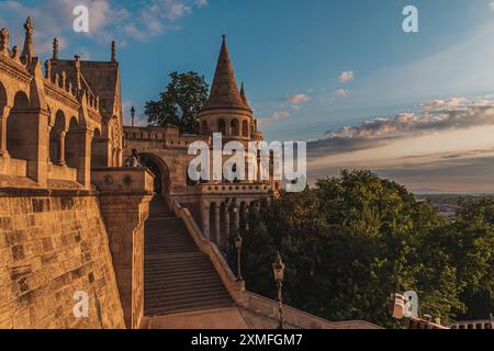 Ammira il vecchio Bastione dei pescatori di Budapest al mattino in Ungheria Foto Stock