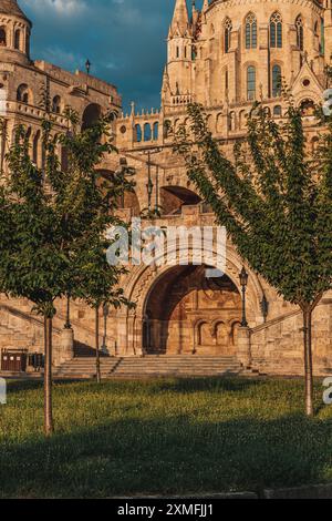 Ammira il vecchio Bastione dei pescatori di Budapest al mattino in Ungheria Foto Stock