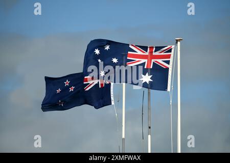 Bandiere di Australia e nuova Zelanda, alleati storici in tempo di guerra e pace Foto Stock