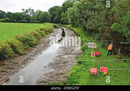 Il canale di Lancaster drenato oltre Hepgreave Bridge a seguito di una breccia che si è verificata nel canale di letto presso l'acquedotto Hollowforth a nord di Preston Foto Stock