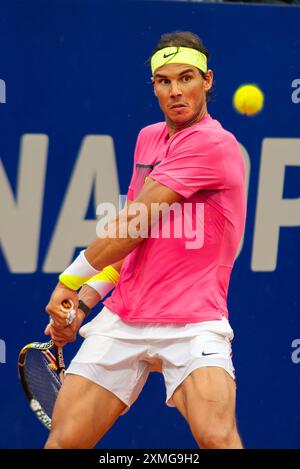 Rafa Nadal (Spagna) che gioca un torneo ATP su un campo di terra battuta. Foto Stock