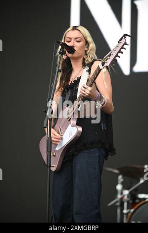 Nieve Ella Performing al Tramlines Festival 2024 , Sheffield, Regno Unito Foto Stock