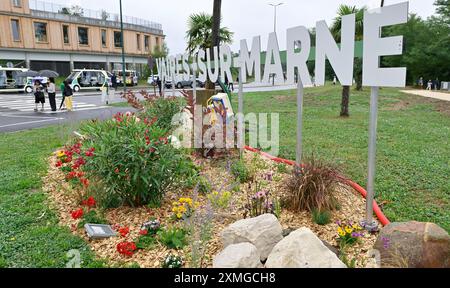 Parigi, Francia. 27 luglio 2024. Giochi olimpici di Parigi 2024. Slalom canoa. Stadio Olimpico Nautico. Parigi. Un cartello recita 'Vaires Sur Marne fuori dallo Stadio Nautico Olimpico, Francia durante le Olimpiadi di Parigi del 2024. Crediti: Sport in foto/Alamy Live News Foto Stock