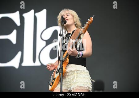 27 luglio 2024, Sheffield, South Yorkshire, U. K: Nieve Ella Performing al Tramlines Festival 2024 , Sheffield, Regno Unito (Credit Image: © Robin Burns/ZUMA Press Wire) SOLO USO EDITORIALE! Non per USO commerciale! Foto Stock