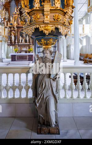 Marktkirche zum Heiligen Geist die evangelisch-lutherische Marktkirche zum Heiligen Geist ist die historische Hauptkirche im Ortsteil Clausthal der Bergstadt Clausthal-Zellerfeld. SIE ist die größte Holzkirche Deutschlands und gehört durch ihre Architektur und Ausstattung zu den bedeutendsten Baudenkmälern des norddeutschen Barocks. Clausthal-Zellerfeld Niedersachsen Deutschland *** Marktkirche zum Heiligen Geist la Marktkirche zum Heiligen Geist evangelica luterana è la chiesa principale storica nel distretto di Clausthal della città mineraria di Clausthal Zellerfeld e' il più grande churc in legno Foto Stock