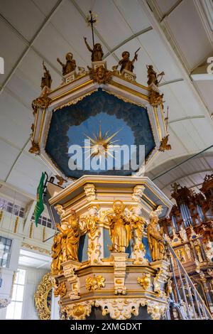 Marktkirche zum Heiligen Geist die evangelisch-lutherische Marktkirche zum Heiligen Geist ist die historische Hauptkirche im Ortsteil Clausthal der Bergstadt Clausthal-Zellerfeld. SIE ist die größte Holzkirche Deutschlands und gehört durch ihre Architektur und Ausstattung zu den bedeutendsten Baudenkmälern des norddeutschen Barocks. Clausthal-Zellerfeld Niedersachsen Deutschland *** Marktkirche zum Heiligen Geist la Marktkirche zum Heiligen Geist evangelica luterana è la chiesa principale storica nel distretto di Clausthal della città mineraria di Clausthal Zellerfeld e' il più grande churc in legno Foto Stock