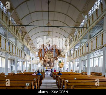 Marktkirche zum Heiligen Geist die evangelisch-lutherische Marktkirche zum Heiligen Geist ist die historische Hauptkirche im Ortsteil Clausthal der Bergstadt Clausthal-Zellerfeld. SIE ist die größte Holzkirche Deutschlands und gehört durch ihre Architektur und Ausstattung zu den bedeutendsten Baudenkmälern des norddeutschen Barocks. Clausthal-Zellerfeld Niedersachsen Deutschland *** Marktkirche zum Heiligen Geist la Marktkirche zum Heiligen Geist evangelica luterana è la chiesa principale storica nel distretto di Clausthal della città mineraria di Clausthal Zellerfeld e' il più grande churc in legno Foto Stock