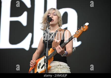 Nieve Ella Performing al Tramlines Festival 2024 , Sheffield, Regno Unito Foto Stock