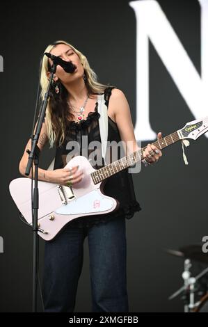 27 luglio 2024, Sheffield, South Yorkshire, U. K: Nieve Ella Performing al Tramlines Festival 2024 , Sheffield, Regno Unito (Credit Image: © Robin Burns/ZUMA Press Wire) SOLO USO EDITORIALE! Non per USO commerciale! Foto Stock