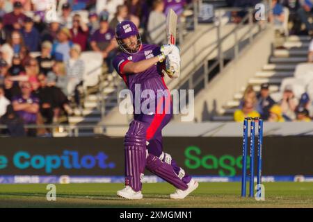 Leeds, 26 luglio 2024. Ollie Robinson in battuta per gli uomini dei Northern Supercharger contro gli uomini dei Trent Rockets in The Hundred a Headingley. Credito: Colin Edwards Foto Stock