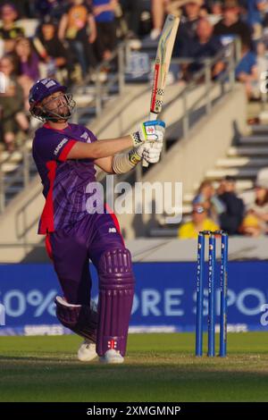 Leeds, 26 luglio 2024. Ollie Robinson in battuta per gli uomini dei Northern Supercharger contro gli uomini dei Trent Rockets in The Hundred a Headingley. Credito: Colin Edwards Foto Stock