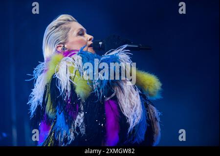 WOMAD Festival, Regno Unito, 27 luglio 2024. Alison Goldfrapp si esibisce dal vivo al Charlton Park di Malmesbury, Wiltshire. Crediti: Francesca Moore/Alamy Live News Foto Stock