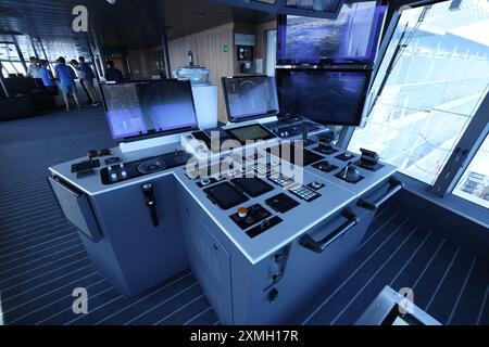 wheelhouse in nave moderna Foto Stock