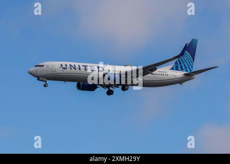 N69806 United Airlines Boeing 737-924ER AM San Diego International Airport SAN / KSAN San Diego, Kalifornien, USA, Vereinigte Staaten von Amerika, 21.02.2024 *** N69806 United Airlines Boeing 737 924ER presso l'Aeroporto Internazionale DI San Diego SAN KSAN San Diego, California, USA, Stati Uniti d'America, 21 02 2024 Foto Stock