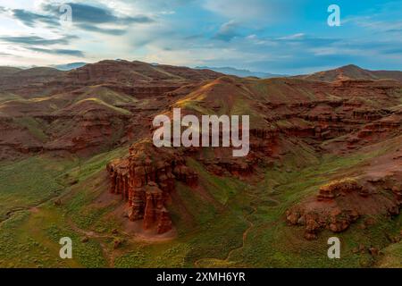 Camini delle fate rosse a forma di formazioni che hanno milioni di anni, Erzurum, Terra delle fate rosse Foto Stock