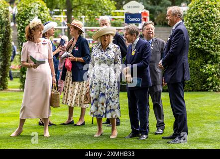 Regina Camilla dopo aver presentato il Re Giorgio vi e la Regina Elisabetta Qipco Stakes durante il QIPCO King George Day all'Ascot Racecourse, Berkshire. Data foto: Sabato 27 luglio 2024. Foto Stock