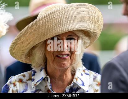 Regina Camilla dopo aver presentato il Re Giorgio vi e la Regina Elisabetta Qipco Stakes durante il QIPCO King George Day all'Ascot Racecourse, Berkshire. Data foto: Sabato 27 luglio 2024. Foto Stock