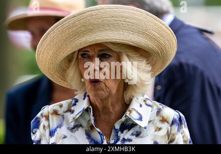 Regina Camilla dopo aver presentato il Re Giorgio vi e la Regina Elisabetta Qipco Stakes durante il QIPCO King George Day all'Ascot Racecourse, Berkshire. Data foto: Sabato 27 luglio 2024. Foto Stock