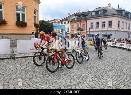 Sternberk, Repubblica Ceca. 28 luglio 2024. Arrivo della quarta tappa della gara ciclistica del Tour ceco da Sumperk a Sternberk il 28 luglio 2024, Sternberk, Repubblica Ceca. Crediti: Ludek Perina/CTK Photo/Alamy Live News Foto Stock