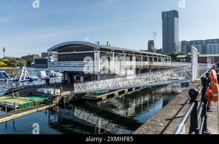 Vista del Liverpool Watersports Centre, Queens Dock, Mariners Wharf, Liverpool, Regno Unito. Fatto il 28 luglio 2024. Foto Stock