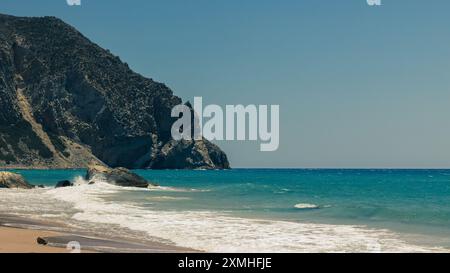 Bella giornata sulla spiaggia KaVo Paradiso nell'isola di kos, in grecia Foto Stock