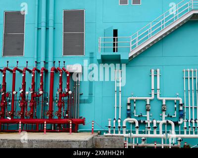 Tubi testata zona valvola e sistema di controllo allarme antincendio negli impianti industriali Foto Stock