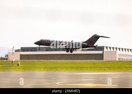 Bombardier Global Express atterra all'aeroporto di Biarritz. Foto Stock