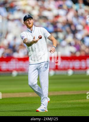 Ben Stokes capitano d'Inghilterra durante il primo giorno del terzo Rothesay test match tra Inghilterra e Indie occidentali. Foto Stock