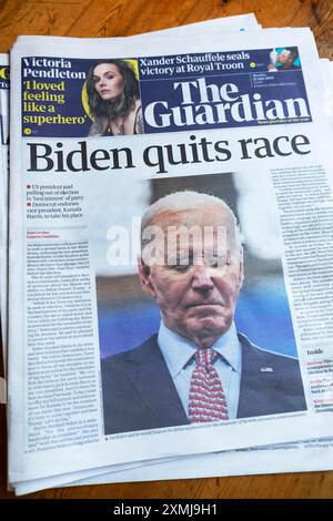 Presidente Joe "Biden abbandona la corsa" titolo del quotidiano Guardian 22 luglio 2024 US Kamala Harris articolo elettorale Londra Inghilterra Regno Unito Gran Bretagna Foto Stock