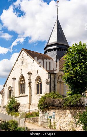 Chiesa romanica di Sainte-Radegonde, a Giverny, regione della Normandia, Francia. Il pittore francese Claude Monet è sepolto nel cimitero. Foto Stock