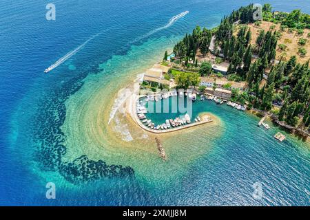 Corfù, 10 giugno 2024: Isole Ionie della Grecia Corfù. Vista panoramica della spiaggia di kanoni Foto Stock